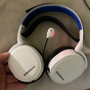 Steelseries Arctis 7p wireless headset. Only used a once and sold my ps5.
